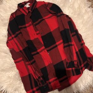 🌻 Red and black plaid flannel